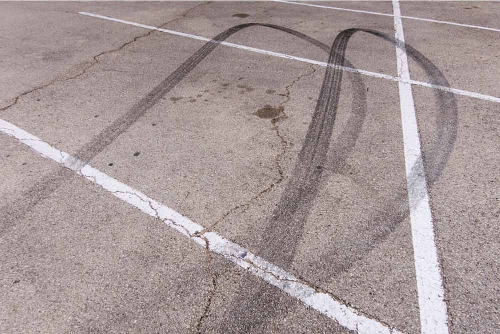 Demandez à Sonnet : Qui est responsable lors d'un accident dans un stationnement?
